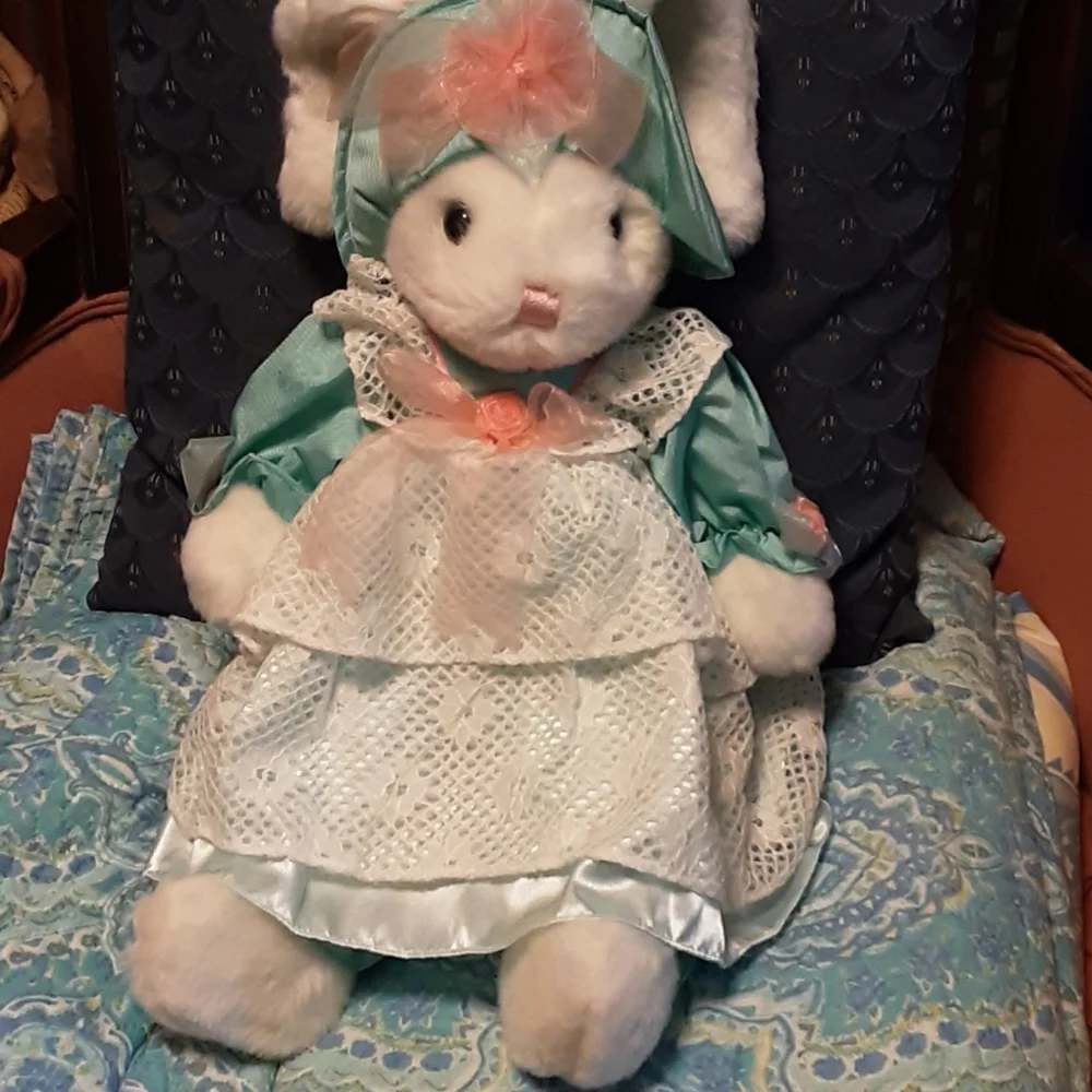 NWT VINTAGE DRESSED EASTER BUNNY, 20